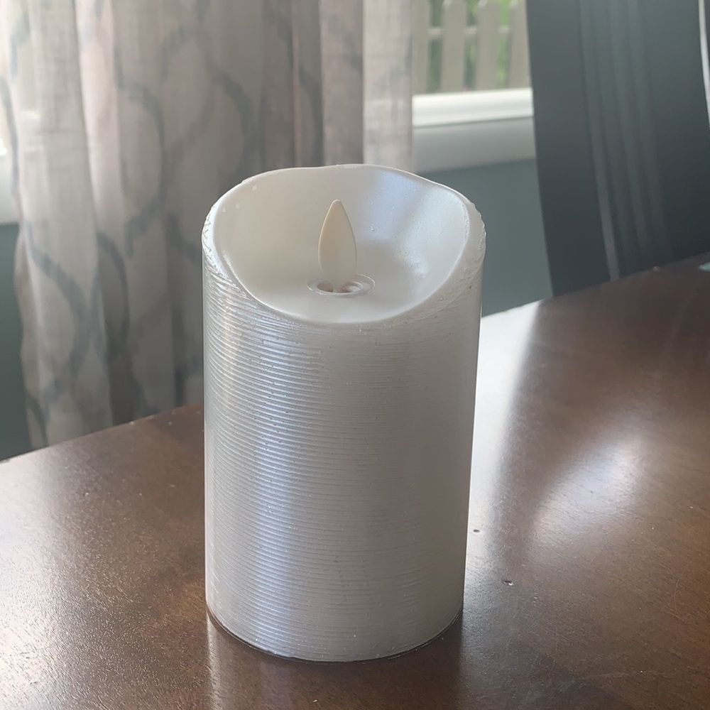 Perfectly Imperfect Luminara Flameless Candle 🔥 - Picture 7 of 7